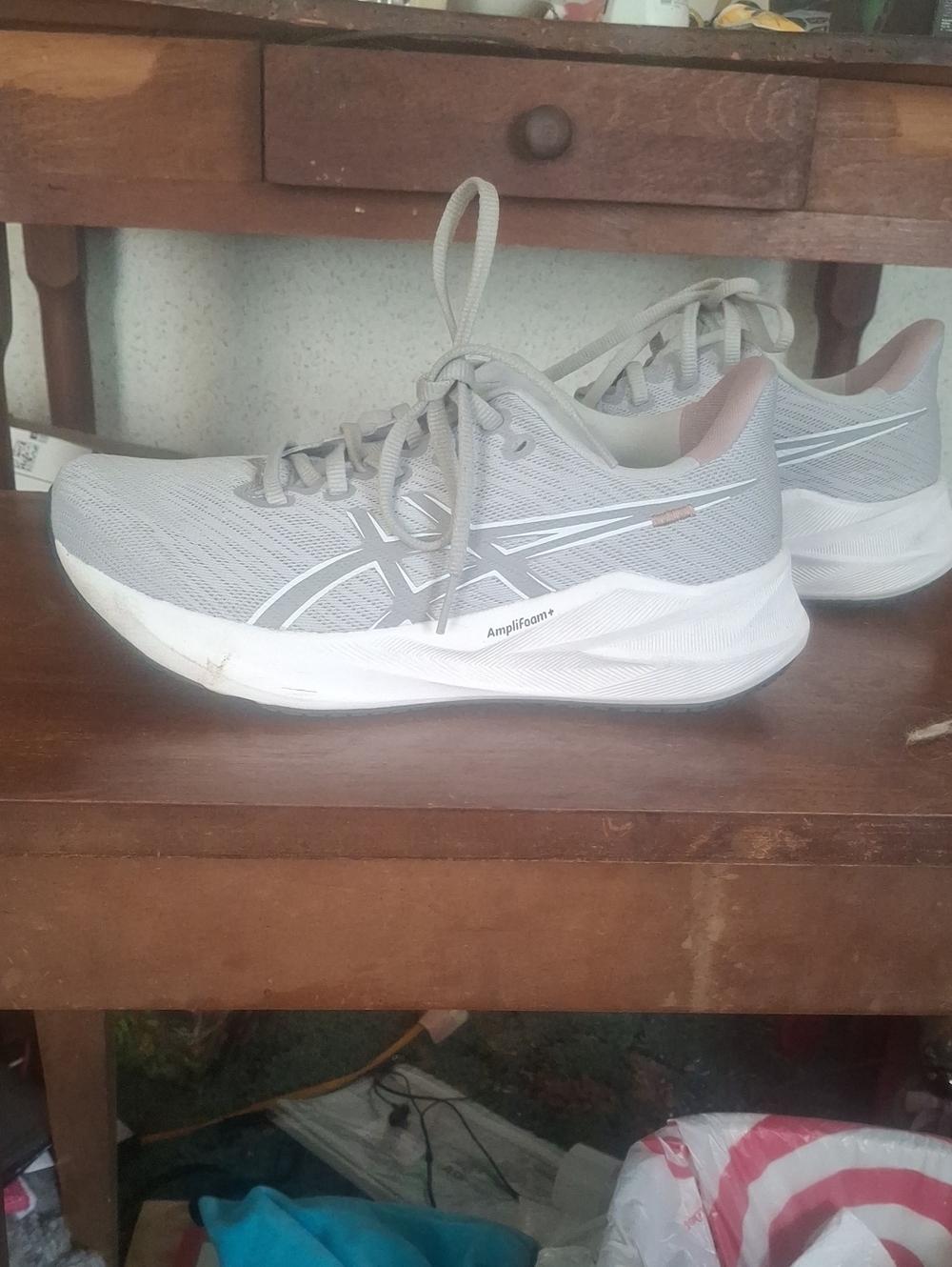 ASICS Light Gray Women's Running Shoe. In Excellent Condition, Size 7.5